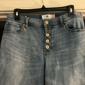 Cabi cropped jeans.  Size 8. A loose fitting!